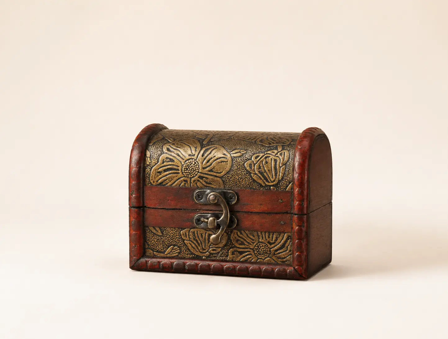 Vintage Wooden Jewelry Box – A Timeless Keepsake for Your Precious Memories